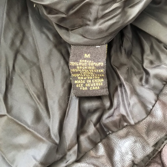 🛒 LAST CALL‼️ Faux Ladies Leather Blazer - Picture 3 of 4